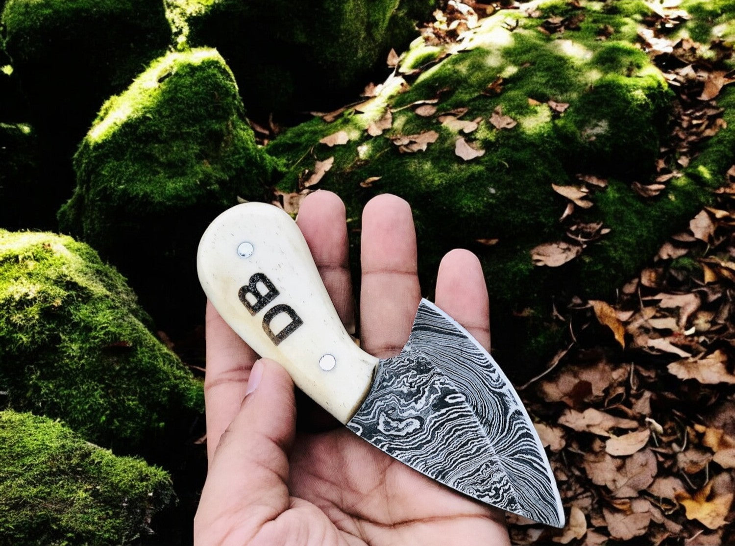 Best Knife for Field Dressing with Engraved Bone Handle – Custom Damas