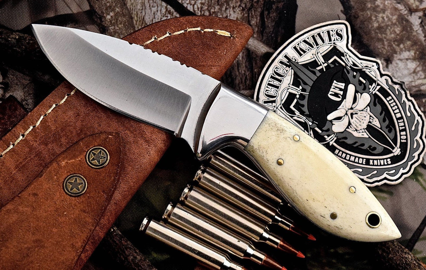 D2 steel skinning knife