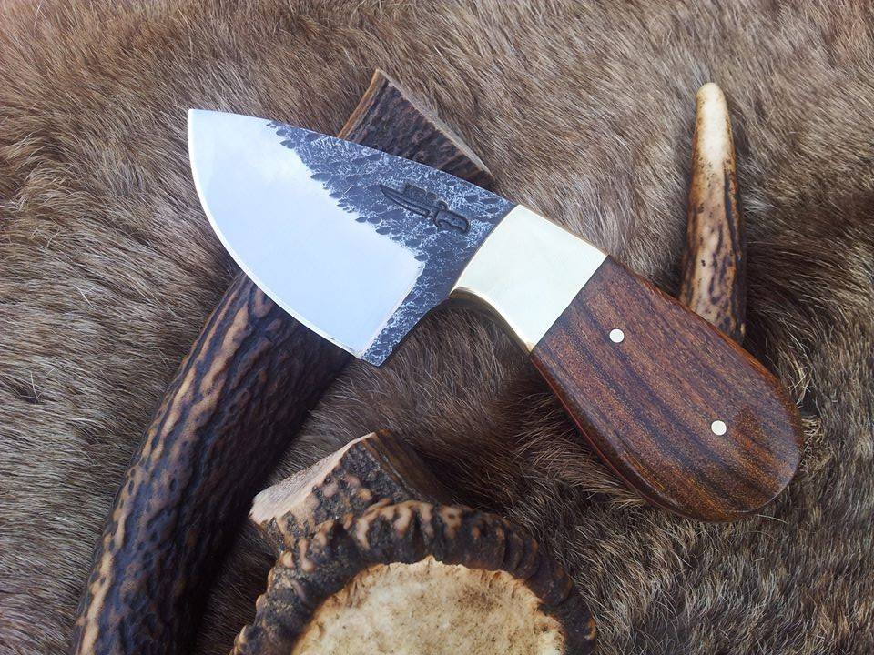 Hand-Forged 1095 Tool Steel Field Dressing Deer Skinning Knife – 6 Inch Drop Point Blade with Rosewood Handle