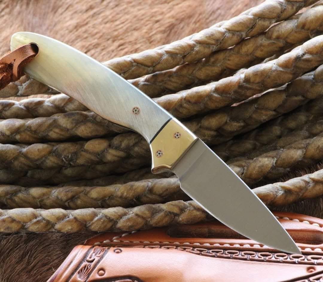 HORNBACK HOWLER – 6.25" BELT KNIFE WITH D2 STEEL & SHEEP HORN HANDLE