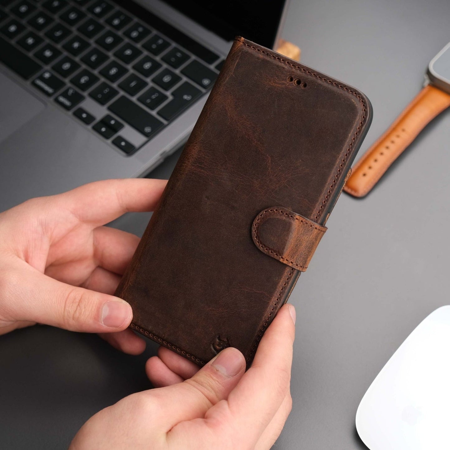 Casper Leather iPhone 14 Plus Wallet Case | MagSafe