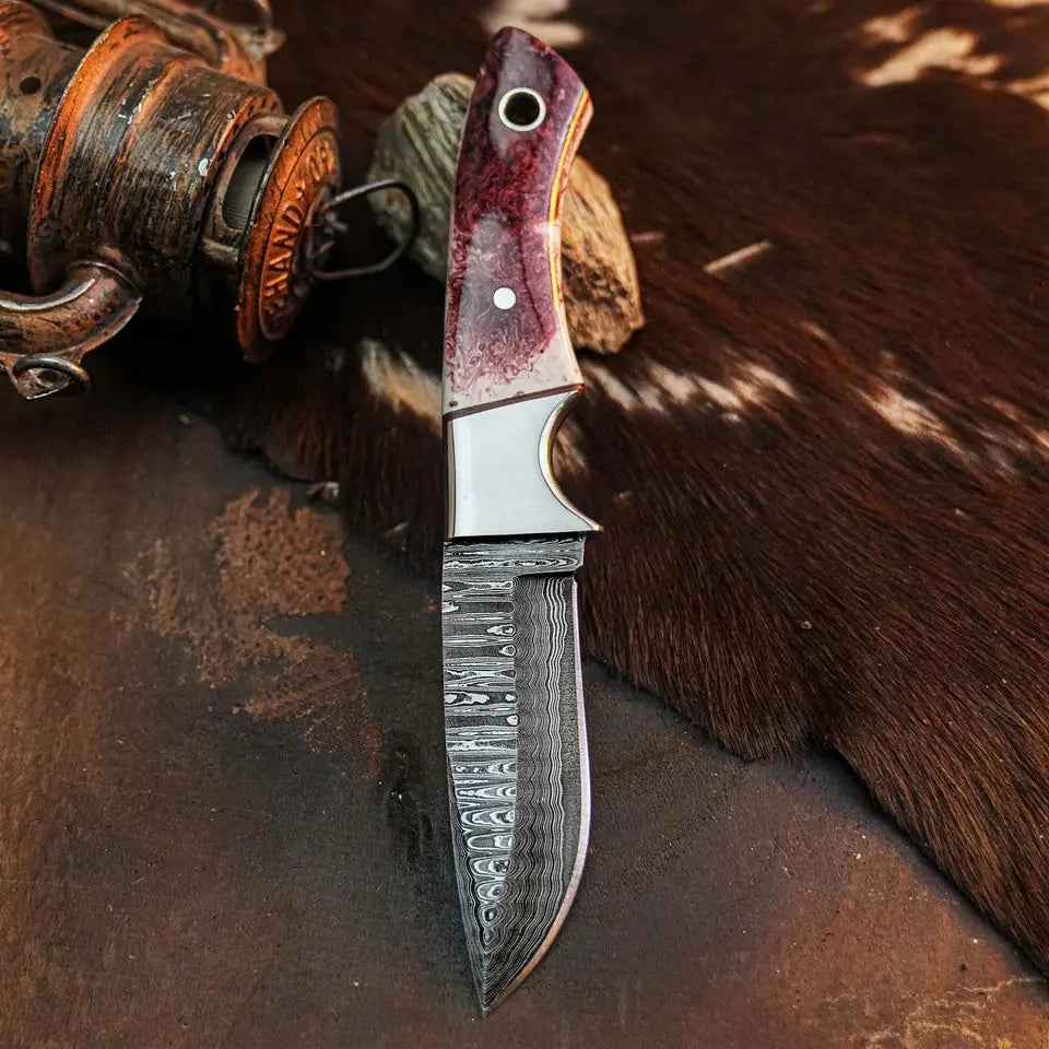 9.1" Handmade Damascus Hunting Knife – Full Tang Resin Handle