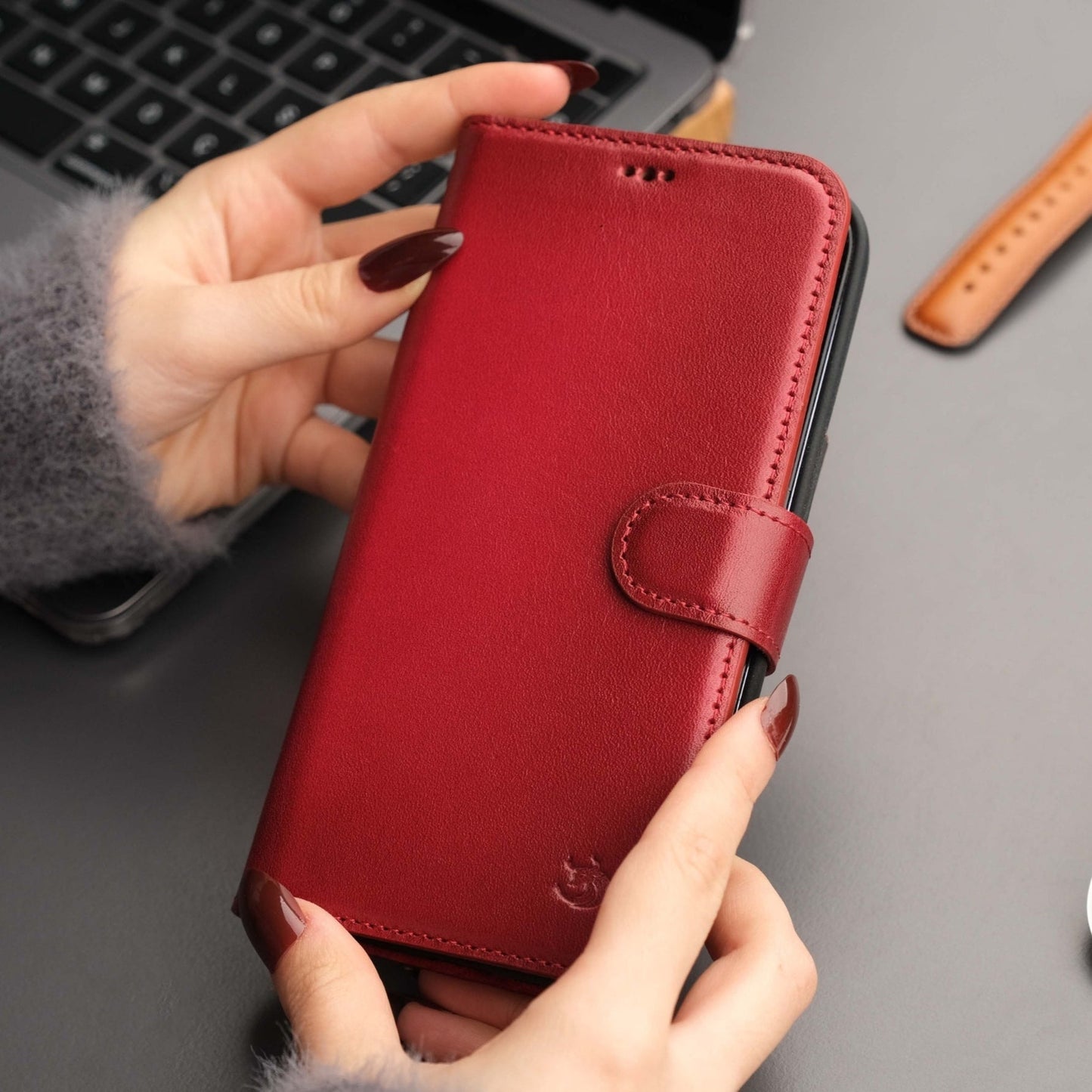 Casper Leather iPhone 15 Pro Max Wallet Case | Detachable MagSafe Compatible RFID Protection