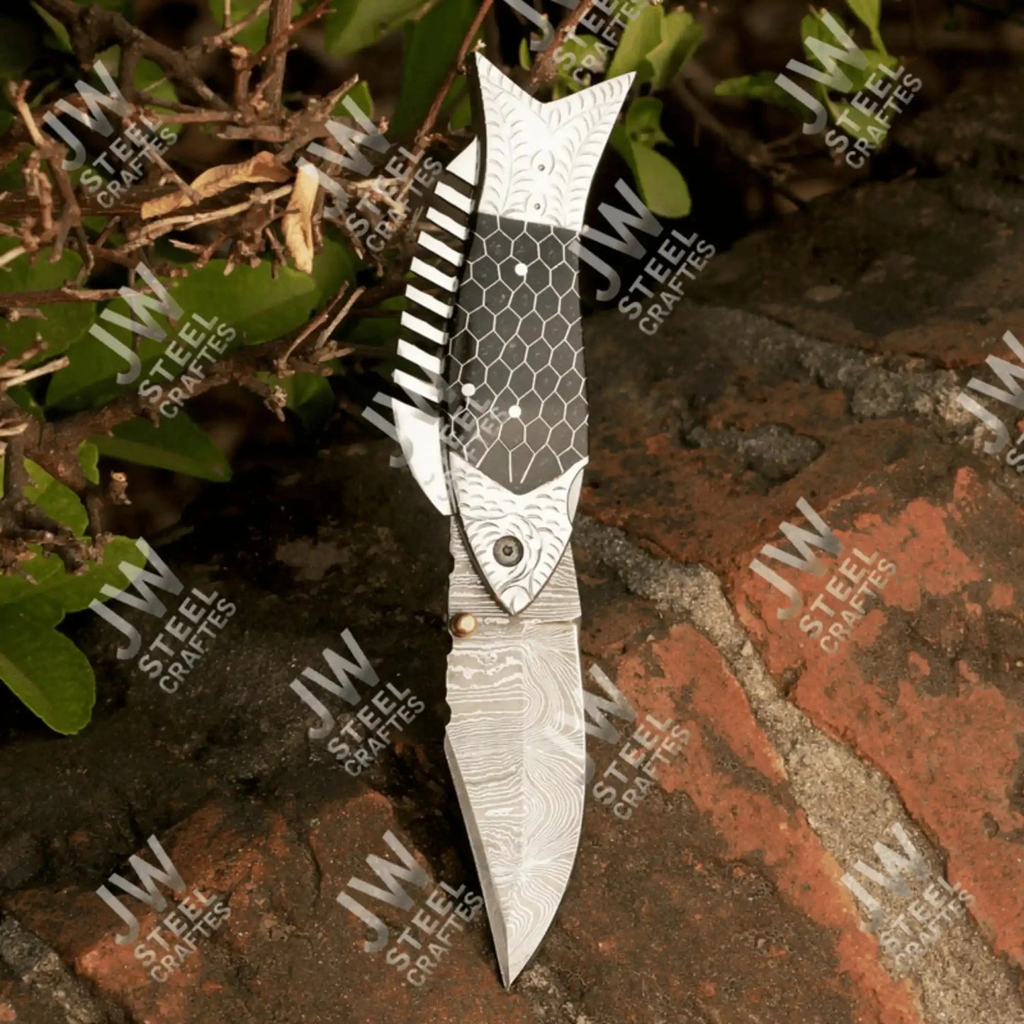 Handmade Damascus Steel Folding Knife – Black Honeycomb Handle, Engraved Bolster