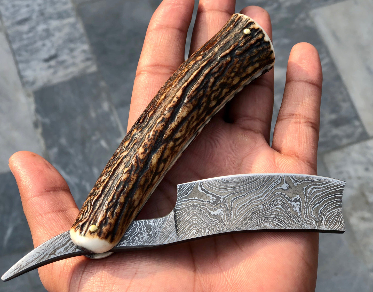 Premium Damascus Steel Straight Razor with Full-Scale Antler Horn Handle and Leather Case - KBS Knives Store Exclusive
