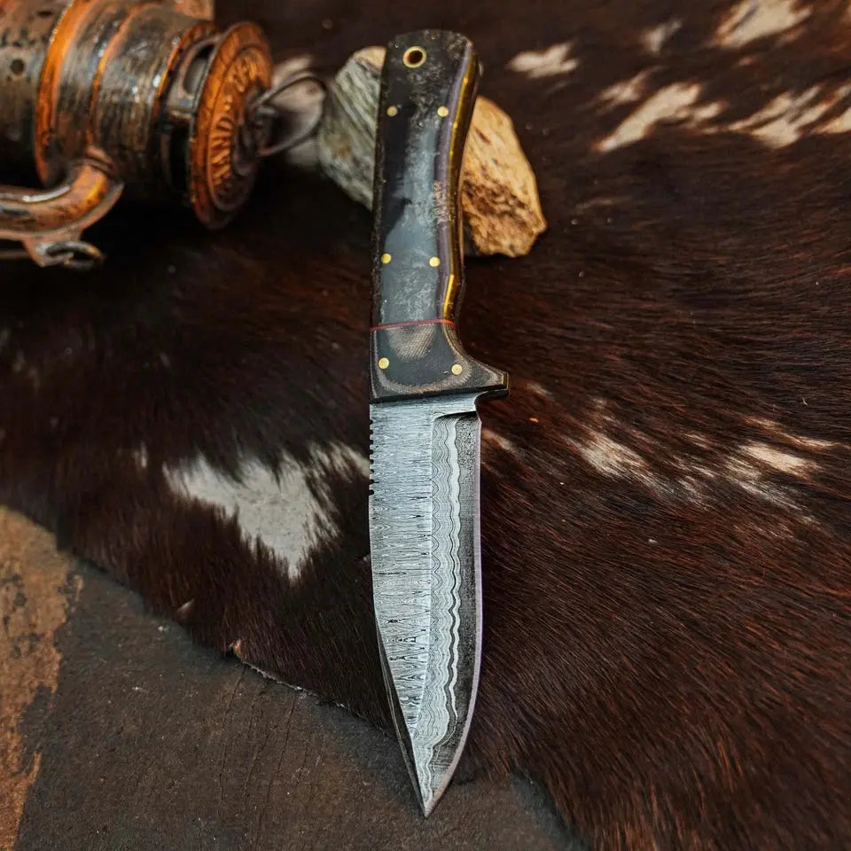 8.8" Handmade Damascus Hunting Knife – Full Tang Resin Handle & Sheath