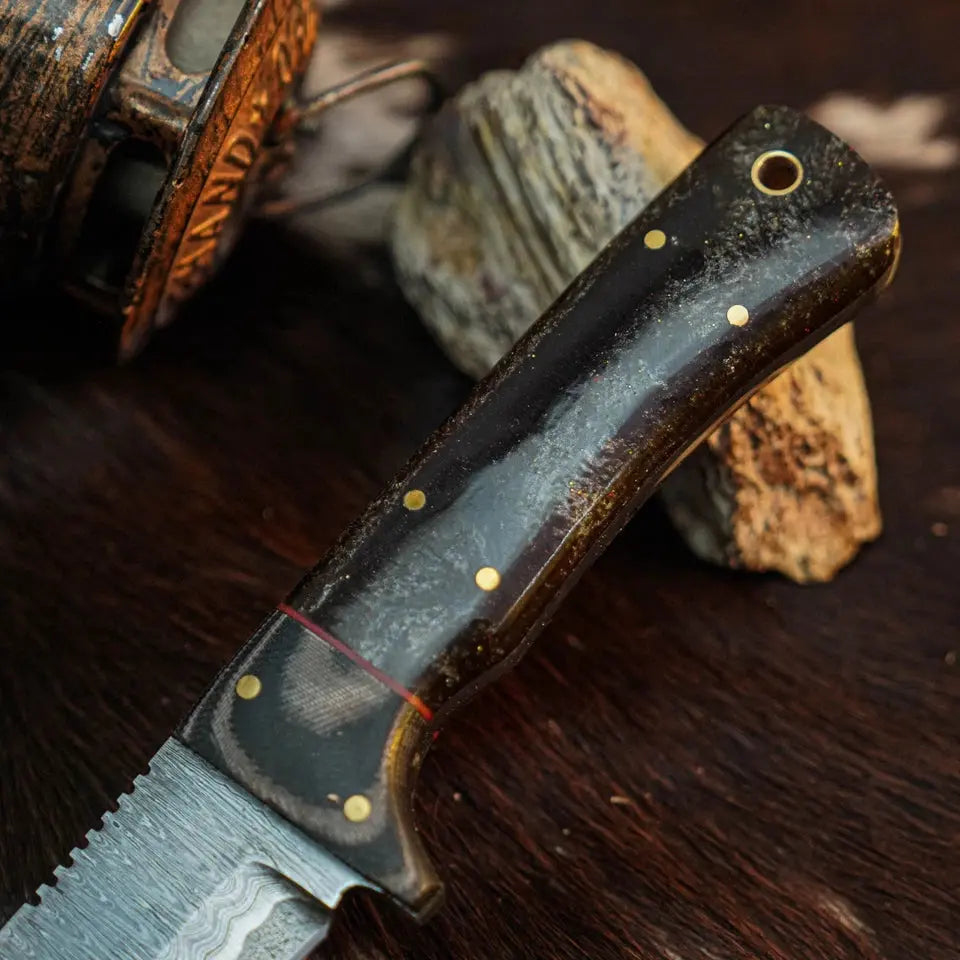8.8" Handmade Damascus Hunting Knife – Full Tang Resin Handle & Sheath